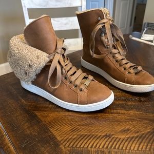 Women’s ugg sneakers size 8.5